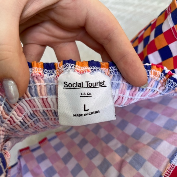 Hollister graphic patterned cropped top in large - Picture 3 of 3